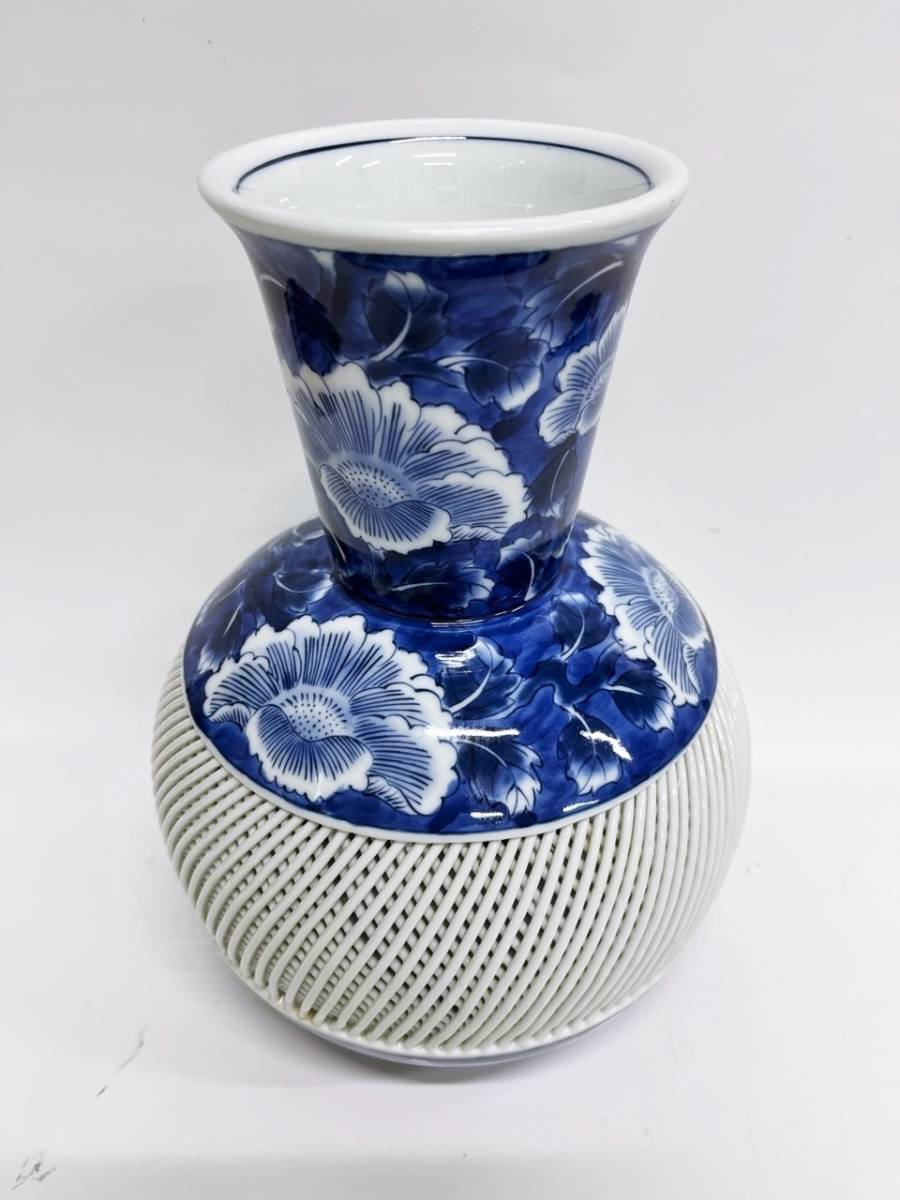 有田焼 琴峰 花瓶 網目透かし 花器 花入れ 花生け フラワーベース 置物 インテリア 壺 牡丹柄 青 ブルー 染付き 飾り壺
