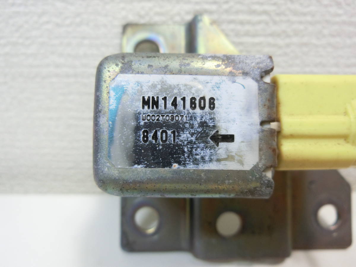 [a702] 三菱 アイ HA1W フロント エアバッグセンサー MN141606 送料無料_画像2