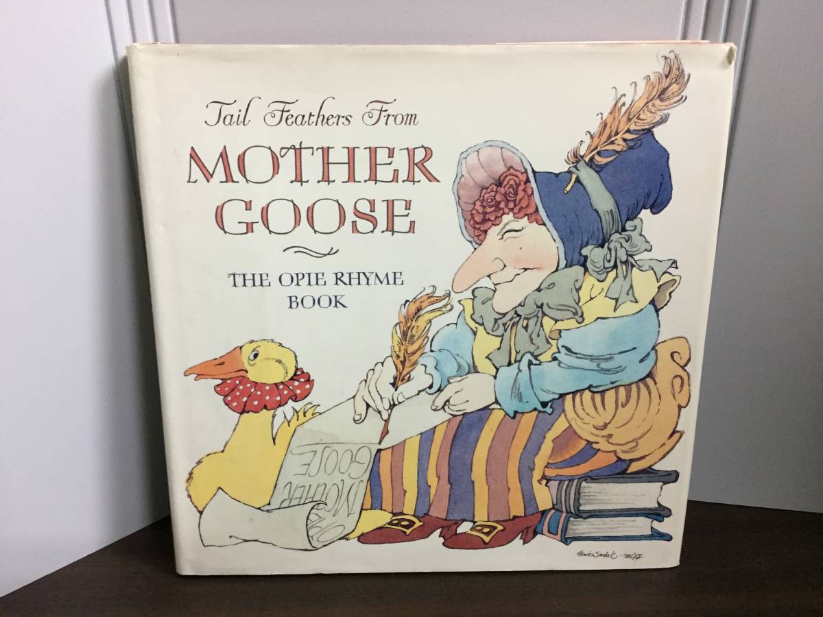 英語洋書　アイオナ・オーピー　マザーグース　Tail Feathers from Mother Goose: The Opie Rhyme Book 　A423_画像1