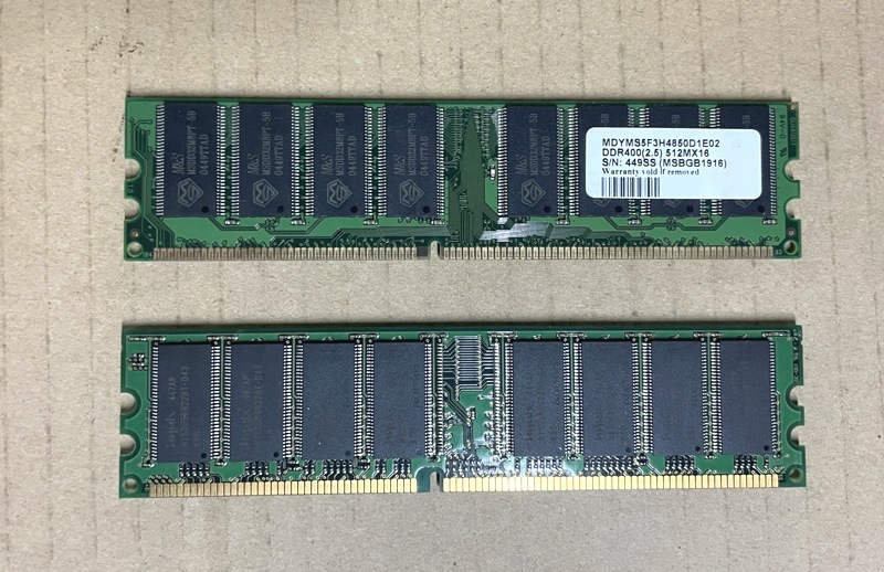 デスクトップPC用メモリ DDR400 512MB ２枚 計1GB メモリテスト済 メーカー不明_出品物のメモリ2枚の裏面です。