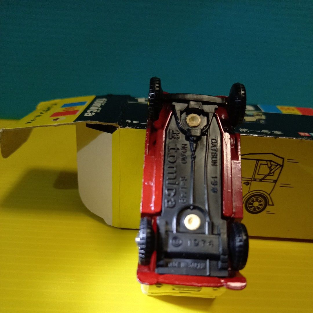 日本製 絶版希少1/49トミカ黒箱60ダットサン第一号車 (色表示有り 箱大 本物) 未使用に近い