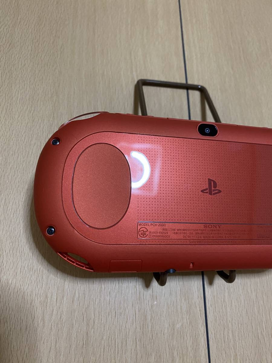 ★送料無料【新品同様 極美品】PlayStation Vita本体 メタリックレッド Wi-Fiモデル PCH-2000 ZA26★Metalic Red☆ほぼ無傷_画像3