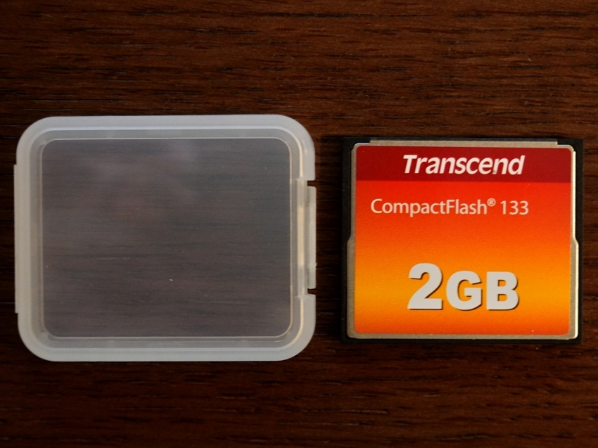メモリーカード CFカード コンパクトフラッシュ　Transcend　2GB　パッケージ・ケース付き　現状品_画像1