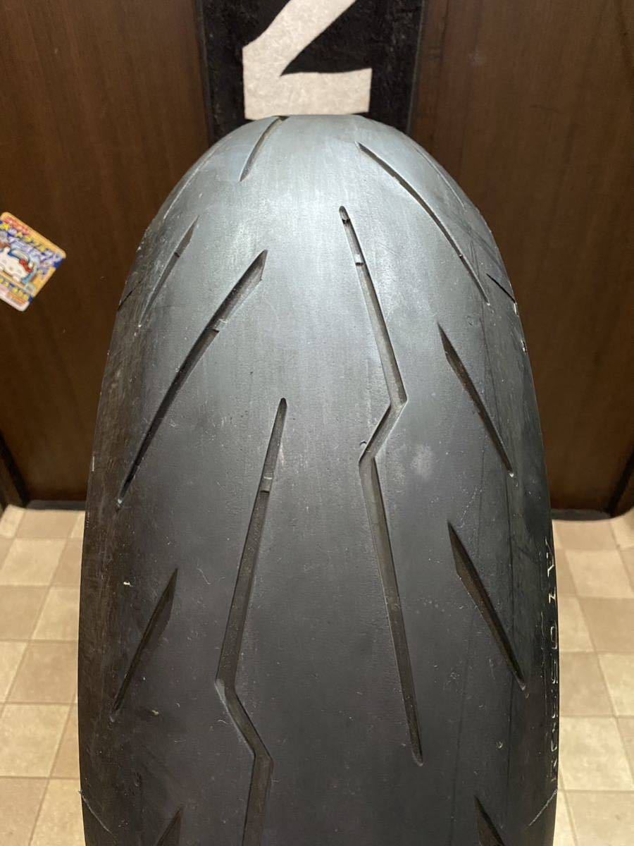 中古MCタイヤ 2021年製造 PIRELLI DIABLO ROSSOⅣ 180/55ZR17 パンク修理痕あり ピレリ ロッソ4 180 55 17 3021 M2894_画像1