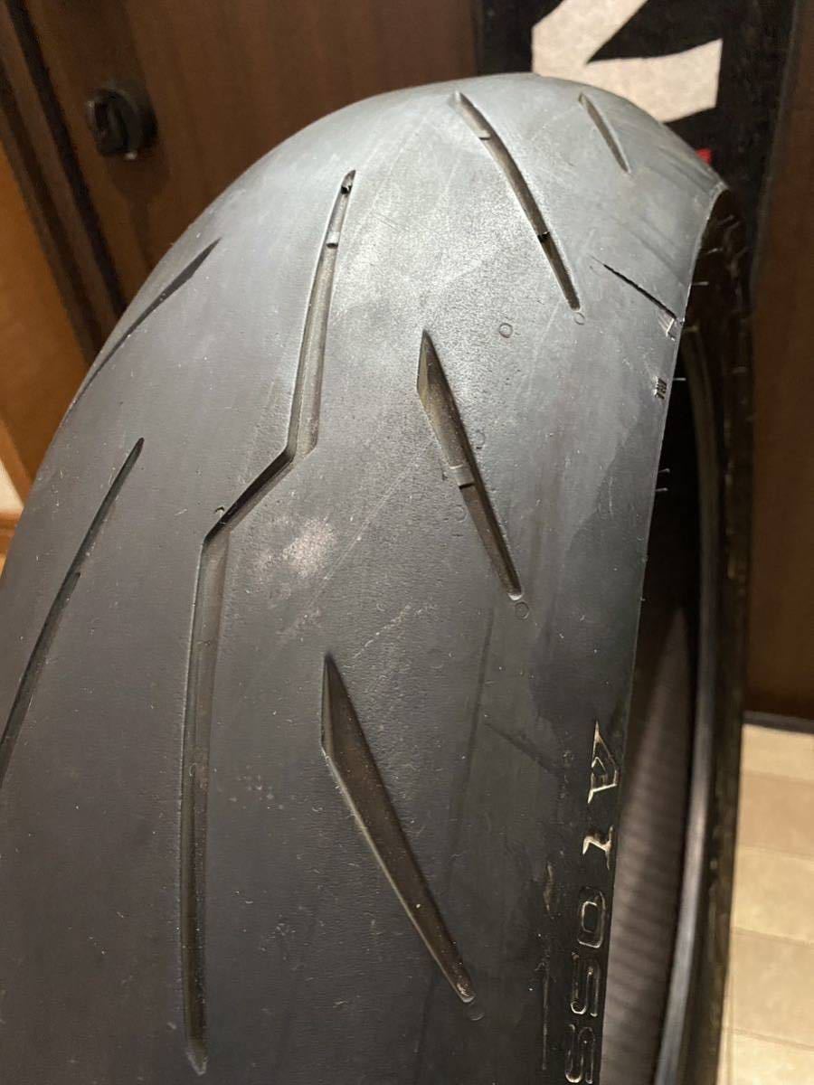 中古MCタイヤ 2021年製造 PIRELLI DIABLO ROSSOⅣ 180/55ZR17 パンク修理痕あり ピレリ ロッソ4 180 55 17 3021 M2894_画像2