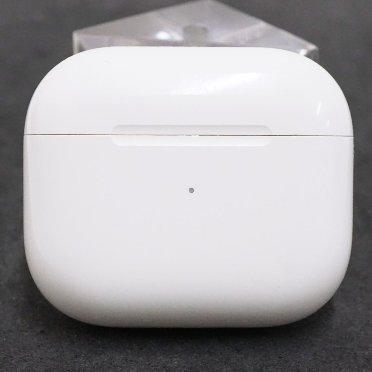 Apple AirPods 第三世代 MagSafe充電ケースのみ A2566 USED品 耐汗 耐水 MME73J/A Qi充電 完動品 中古 T X4981_画像1