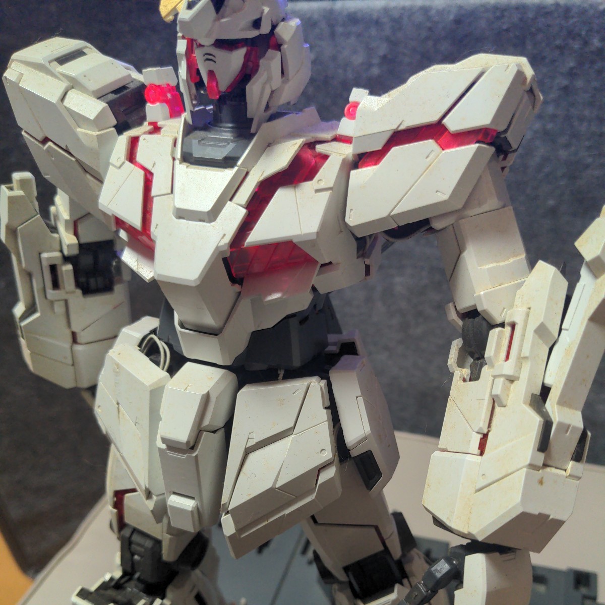 【ジャンク】ＰＧ 1/60 RX-0 ユニコーンガンダム ＋LEDユニット＋MG ν ガンダム Ver.k パーフェクトグレード　ガンプラ　パーツ取り用_画像5