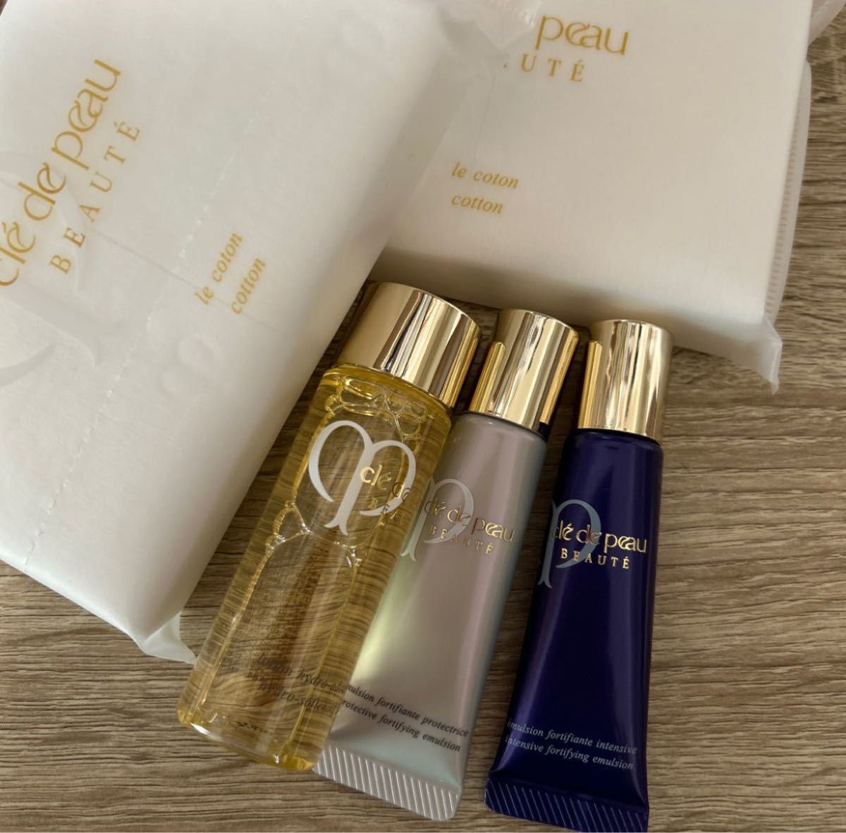 クレドポーボーテ ローションイドロA 30ml 日中乳液12ml 夜用 クレドポーボーテ ローションイドロA 30ml 日中乳液12ml 夜用