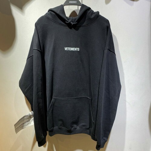 VETEMENTS 22ss OVERSIZED PULLOVER HOODIE Lサイズ UE52TR380B ヴェトモン オーバーサイズ ロゴ パーカー_画像1