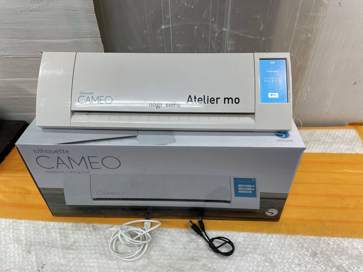 小型カッティングマシン/silhouette CAMEO 2 SILHOUETTE カメオ２/箱入り 通電〇 簡易動作確認済み 本体＋電源コード＋ケーブル2本 1230s_画像1