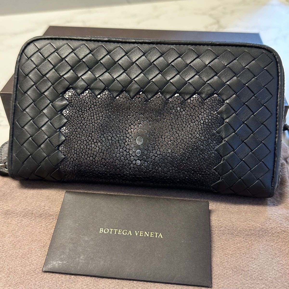 新品同様！　ボッテガヴェネタ BOTTEGA VENETA ガルーシャ　エイ革　財布　長財布　イントレチャート　ラウンドファスナー