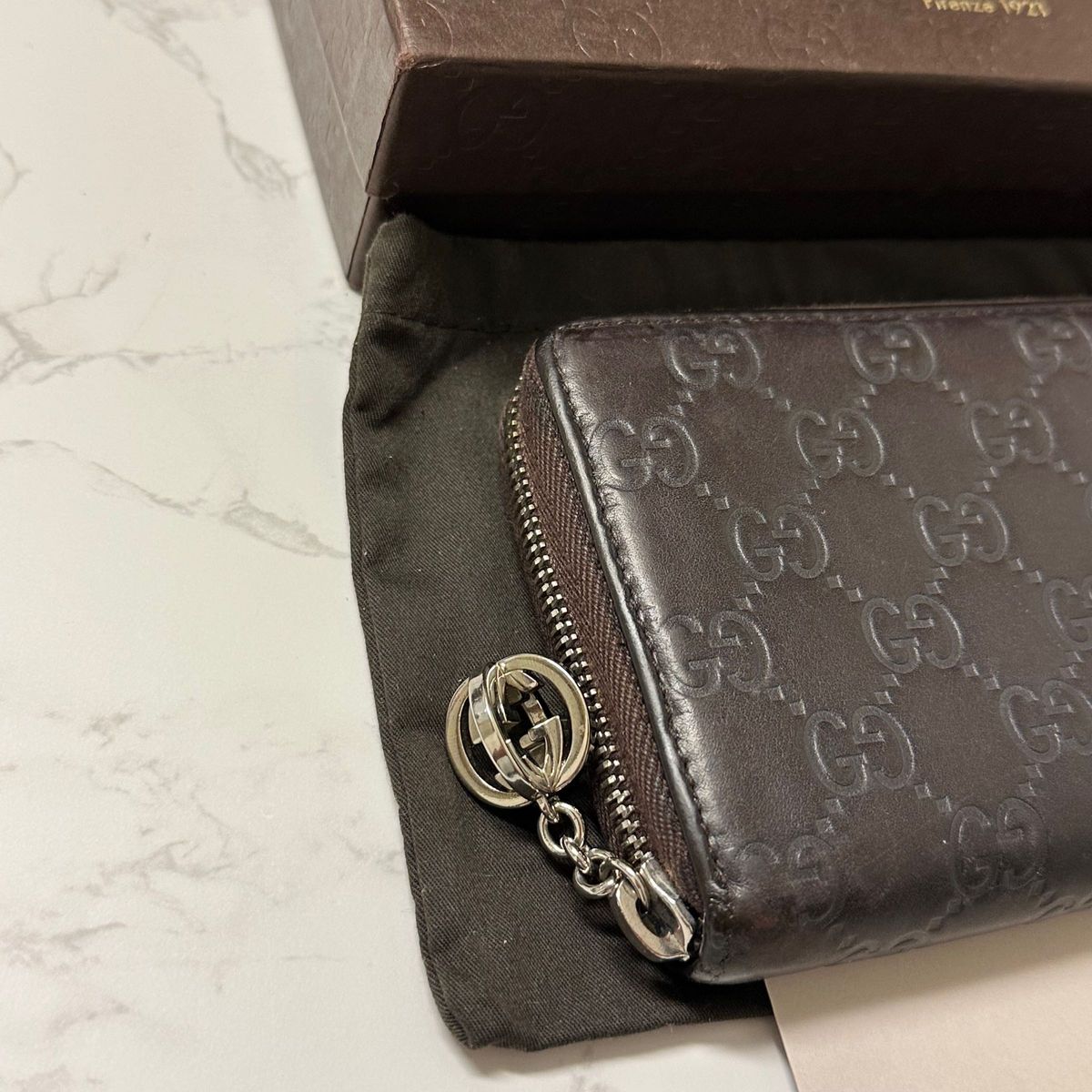 新品同様！ グッチ GUCCI 財布 長財布 シマレザー GG金具 ラウンド