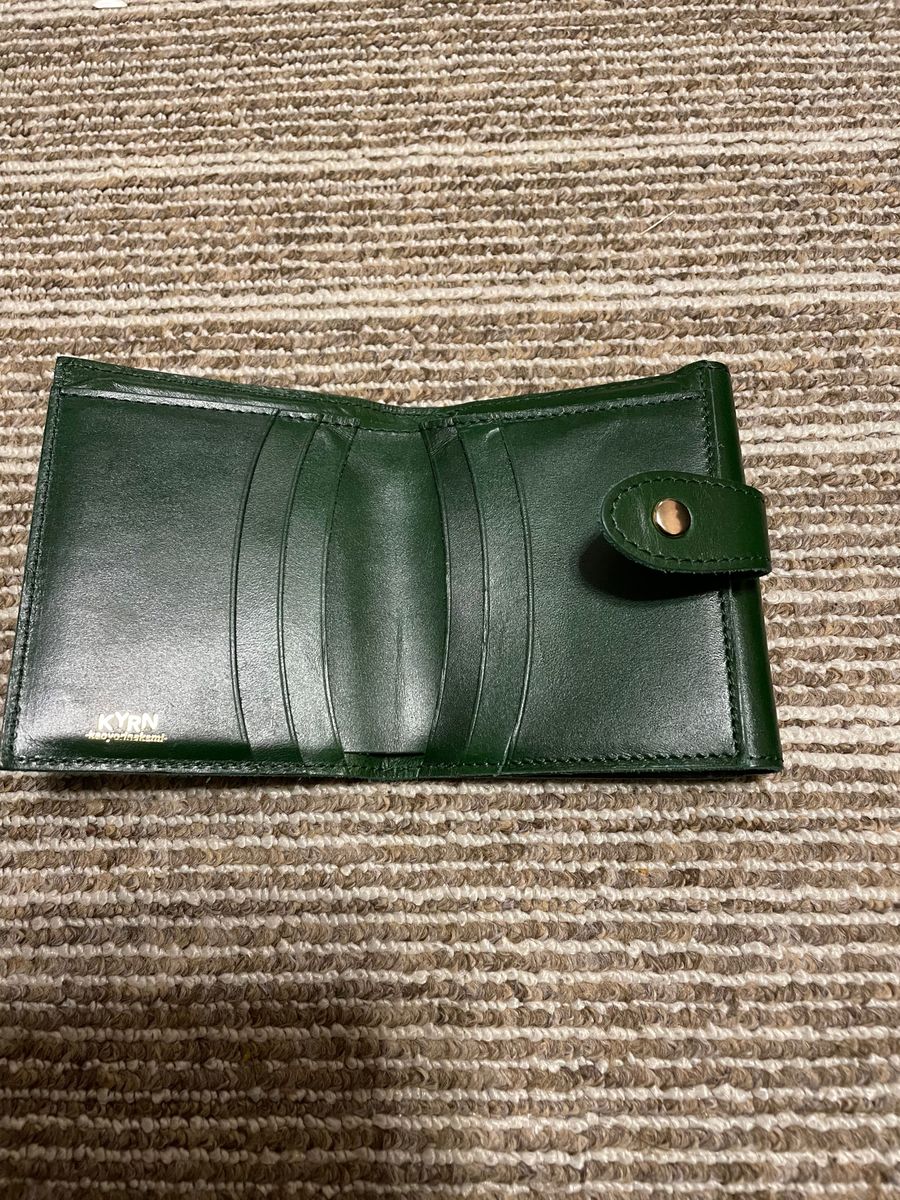 カオヨリナカミの本革財布です なかなか手に入らない商品見たい カオヨリナカミの本革財布です なかなか手に入らない商品見たい