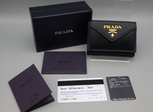 ●PRADA 1MH021 サフィアーノ 三つ折り 財布 ミニ ウォレット NERO プラダ ブラック コンパクト ロゴ ゴールド 金具_画像10