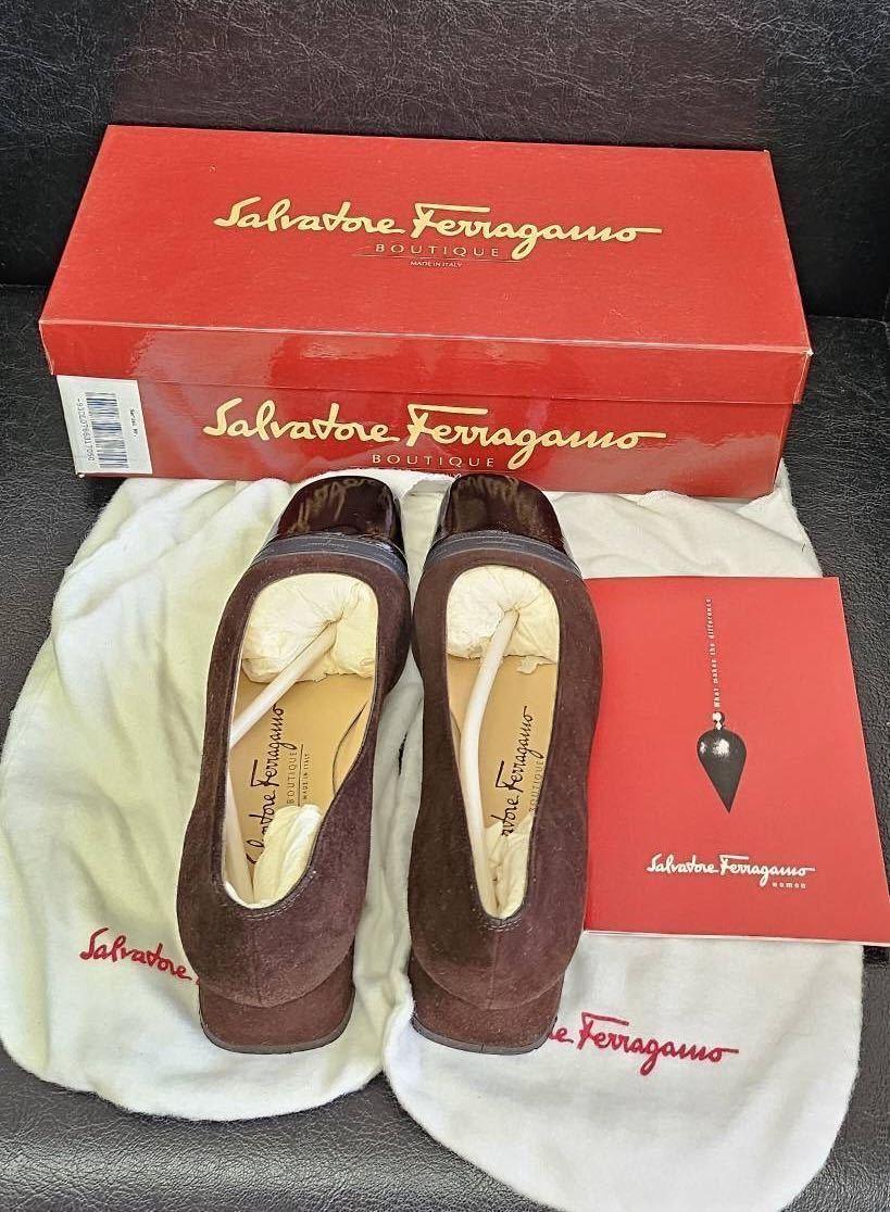 Salvatore Ferragamo SONIAサルヴァトーレ フェラガモ エナメルレザースエード スクエアトゥ パンプス 5 茶 黒 箱付き 保存袋 _画像10