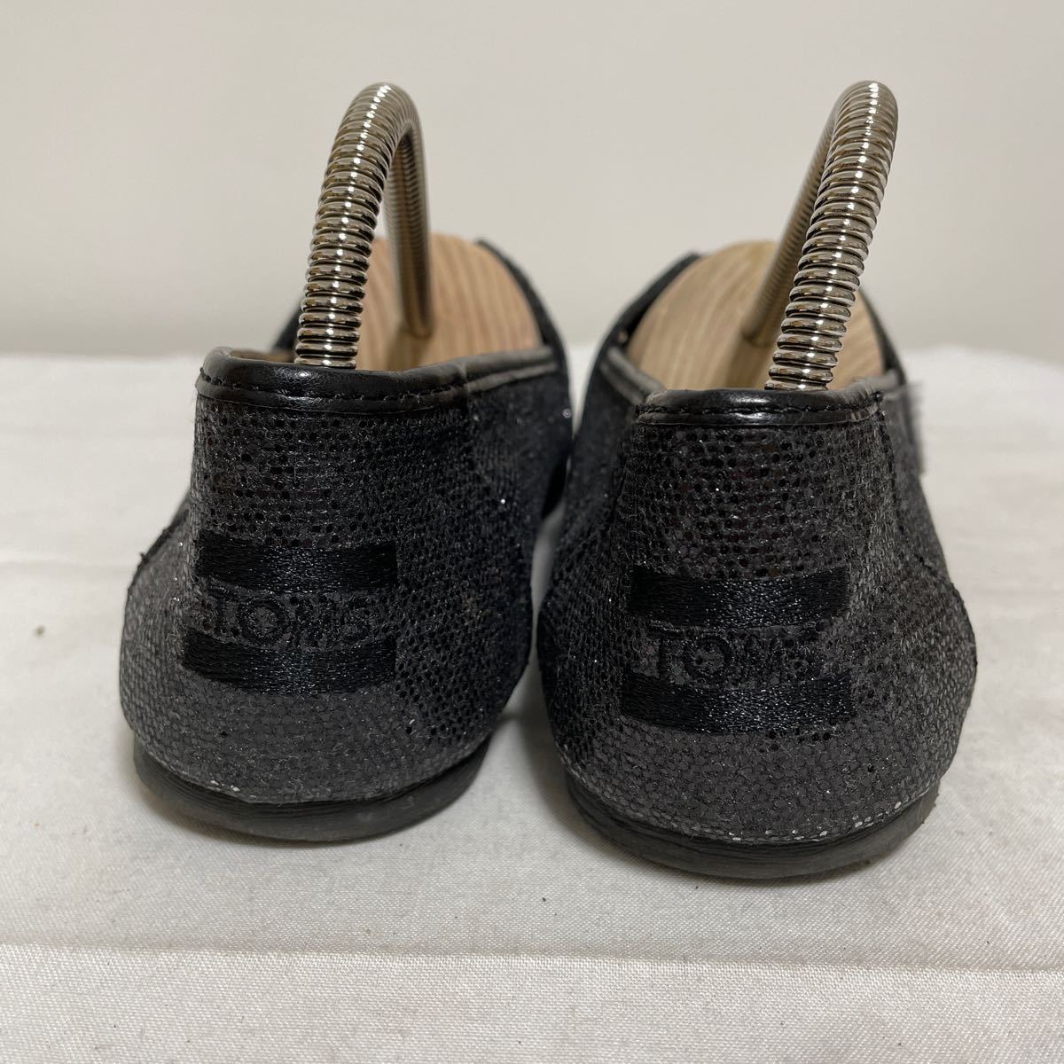 和120★ TOMS BEAUTY&YOUTH トムス ビューティー&ユース スリッポン シューズ キラキラ W7 レディース ブラック_画像4