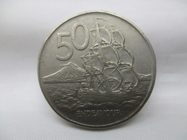【外国銭】ニュージーランド 50セント 1977年 詳細不明 コイン 硬貨 1枚_画像1