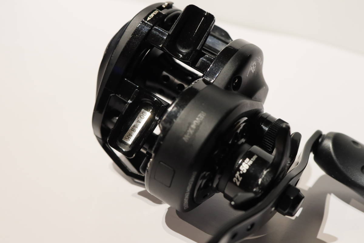 アブガルシア Abu Garcia ベイトリール REVO X REVO 4X-W(右 アブガルシア Abu Garcia ベイトリール REVO X REVO 4X-W(右