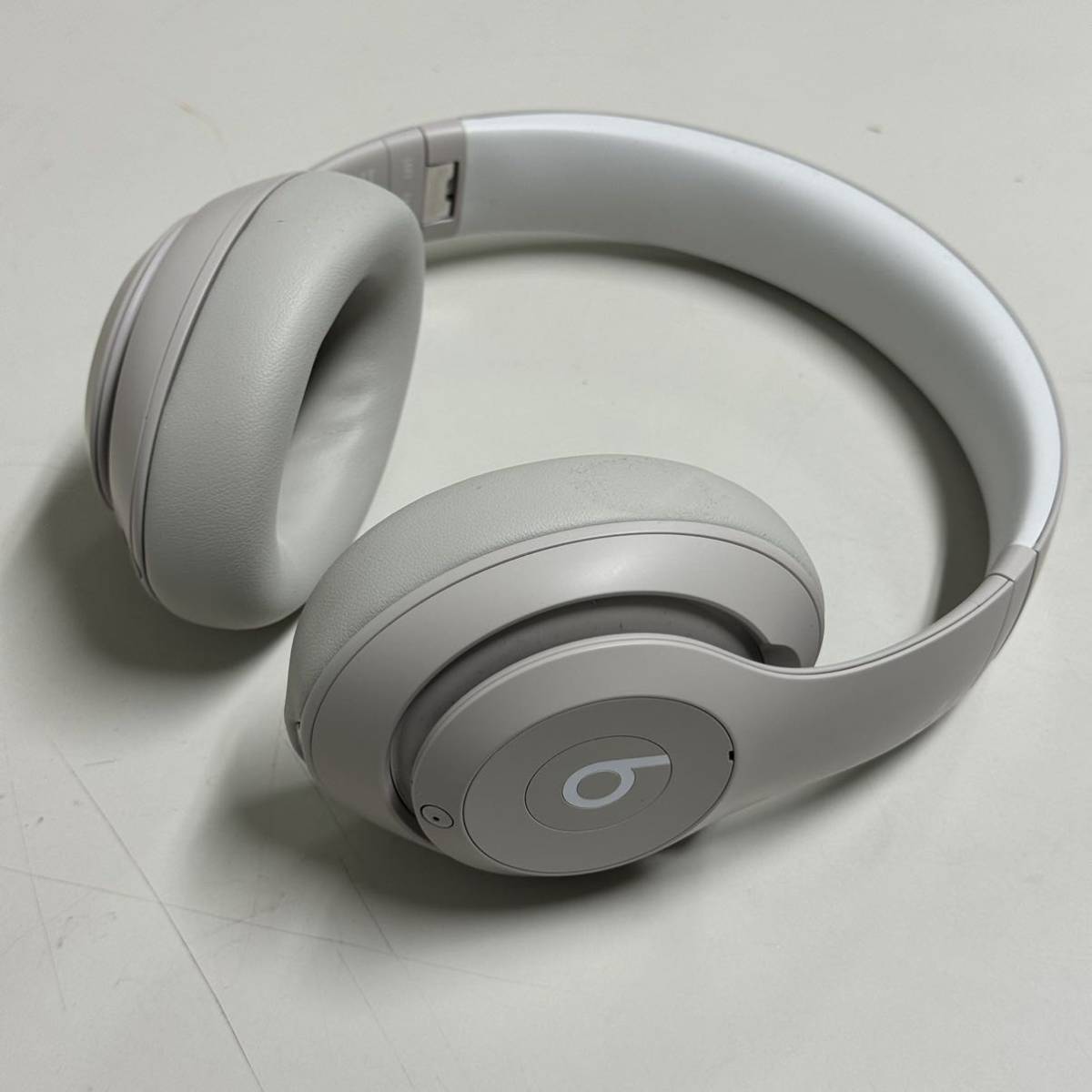 中古 Apple Beats Studio Pro MQTR3PA/A Sandstone ビーツスタジオプロ サンドストーン AppleCare+ 2025年8月まであり_画像1