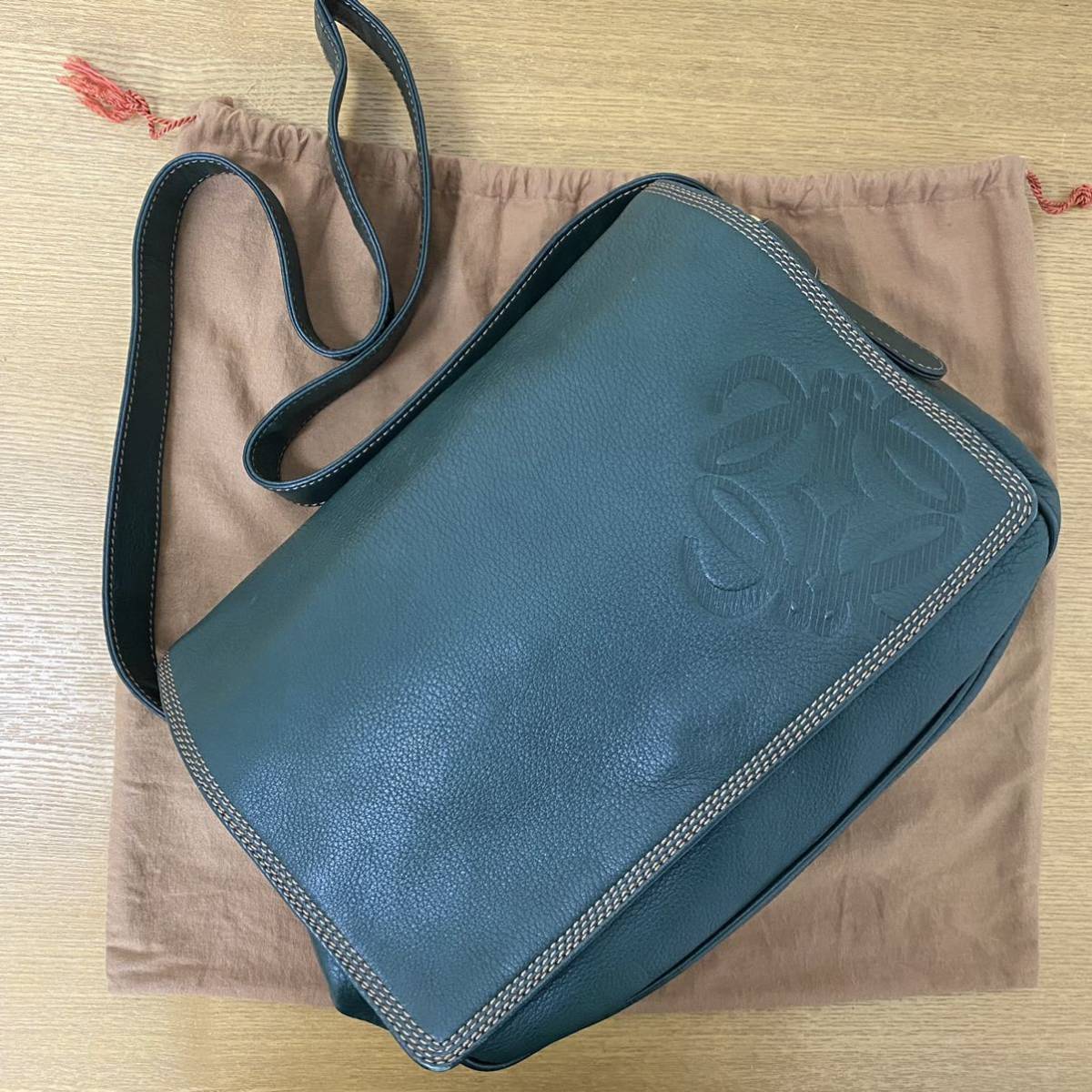 【1円〜】美品 LOEWE ロエベ ショルダーバッグ レザー ヴィンテージ ダークグリーン 保存袋付_画像2