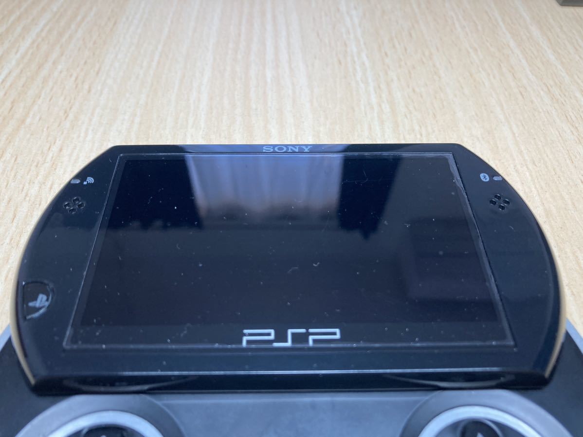 極上美品　PSPgoブラック　付属品完備　SONY ソニー プレイステーション ポータブル _画像3