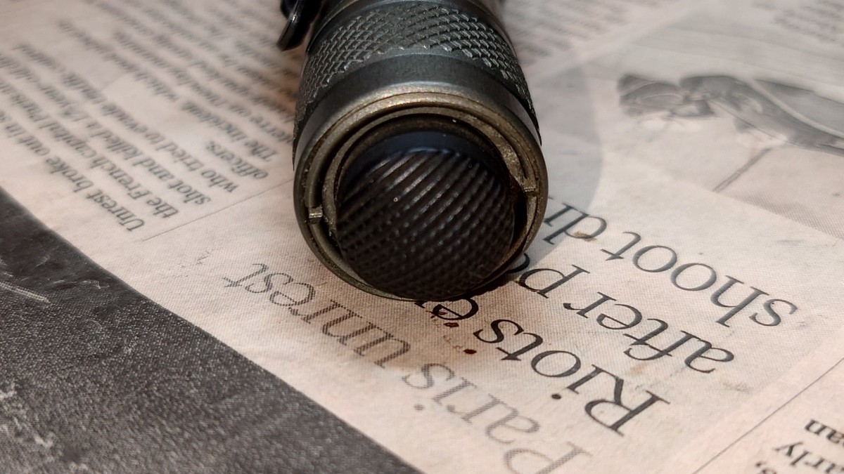 中古】SUREFIRE E1e-HA Executive Elite 1セル3V 30ルーメン 旧 中古】SUREFIRE E1e-HA Executive Elite 1セル3V 30ルーメン 旧