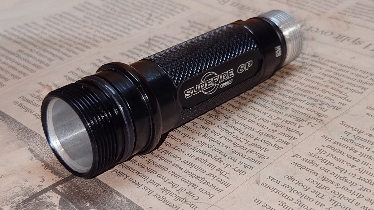 【美品】SUREFIRE 6P 2セル6V純正ボディ BK 現行ロゴ シュアファイア_画像1