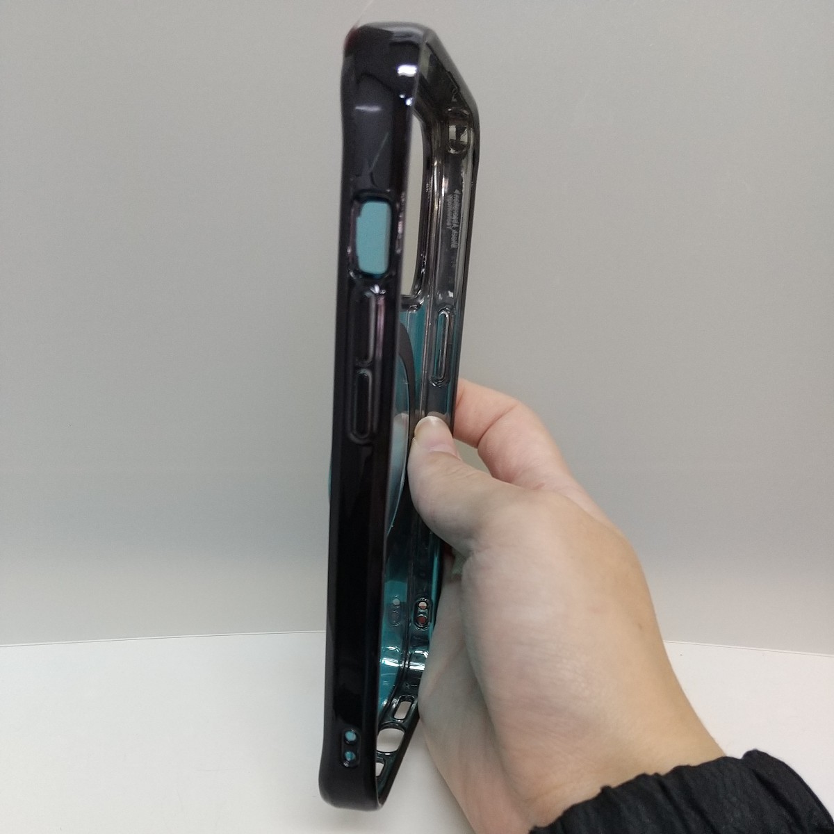 y120107fm iPhone 13 Pro 用 クリアケースMagSafe対応 隠しスタンド メッキバンパー ストラップホール付き ブラック