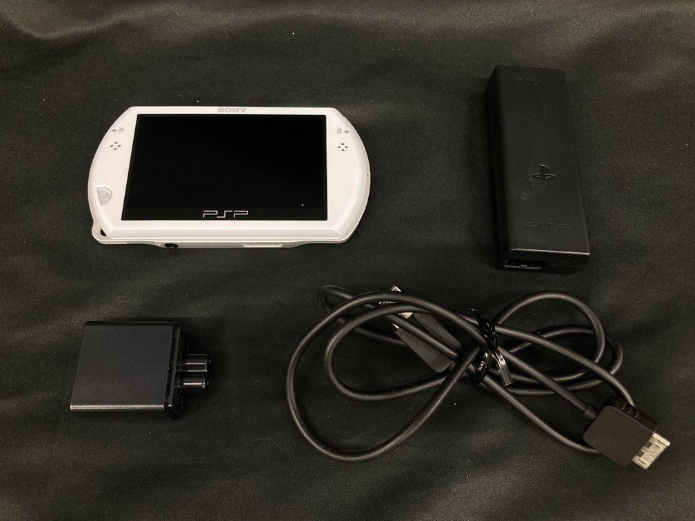 PSP　N-1000 　本体　充電器付き　通電確認済み【BLAG2064】_画像1