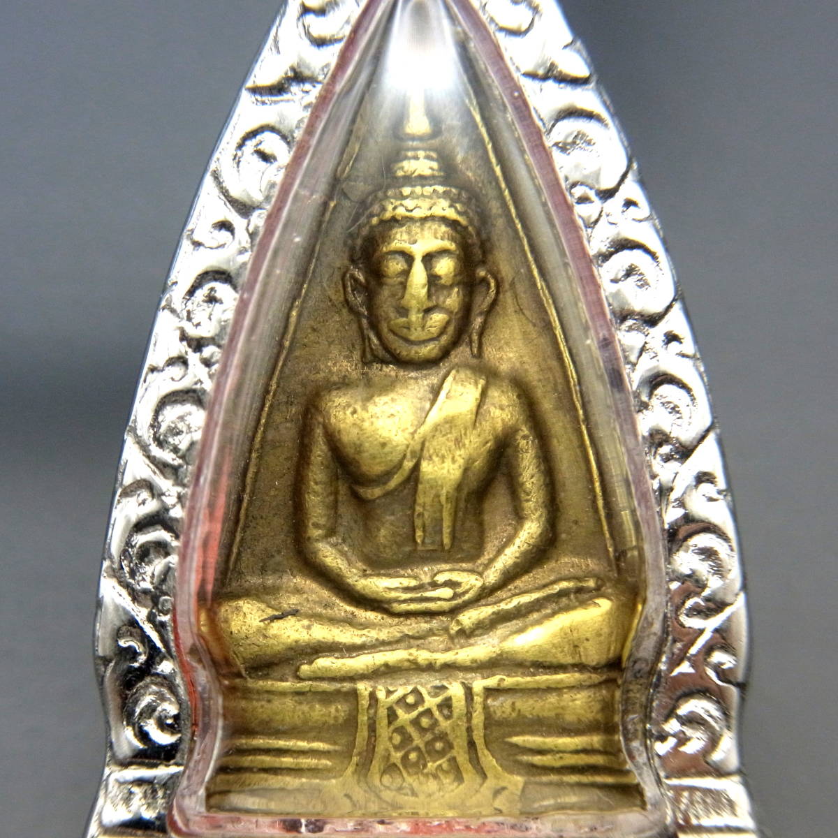 ★瞑想仏陀像の入ったペンダントヘッド 真鍮製 _画像4