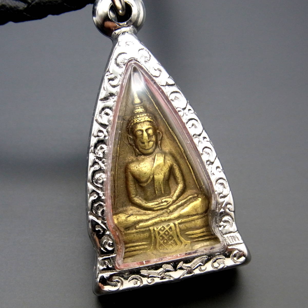 ★瞑想仏陀像の入ったペンダントヘッド 真鍮製 _画像8