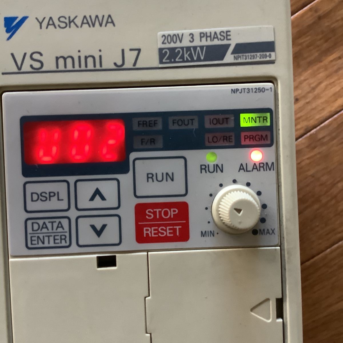 YASKAWA (VS min J7)インバーター 2、2kw中古品一般通電まで済みです。_画像3