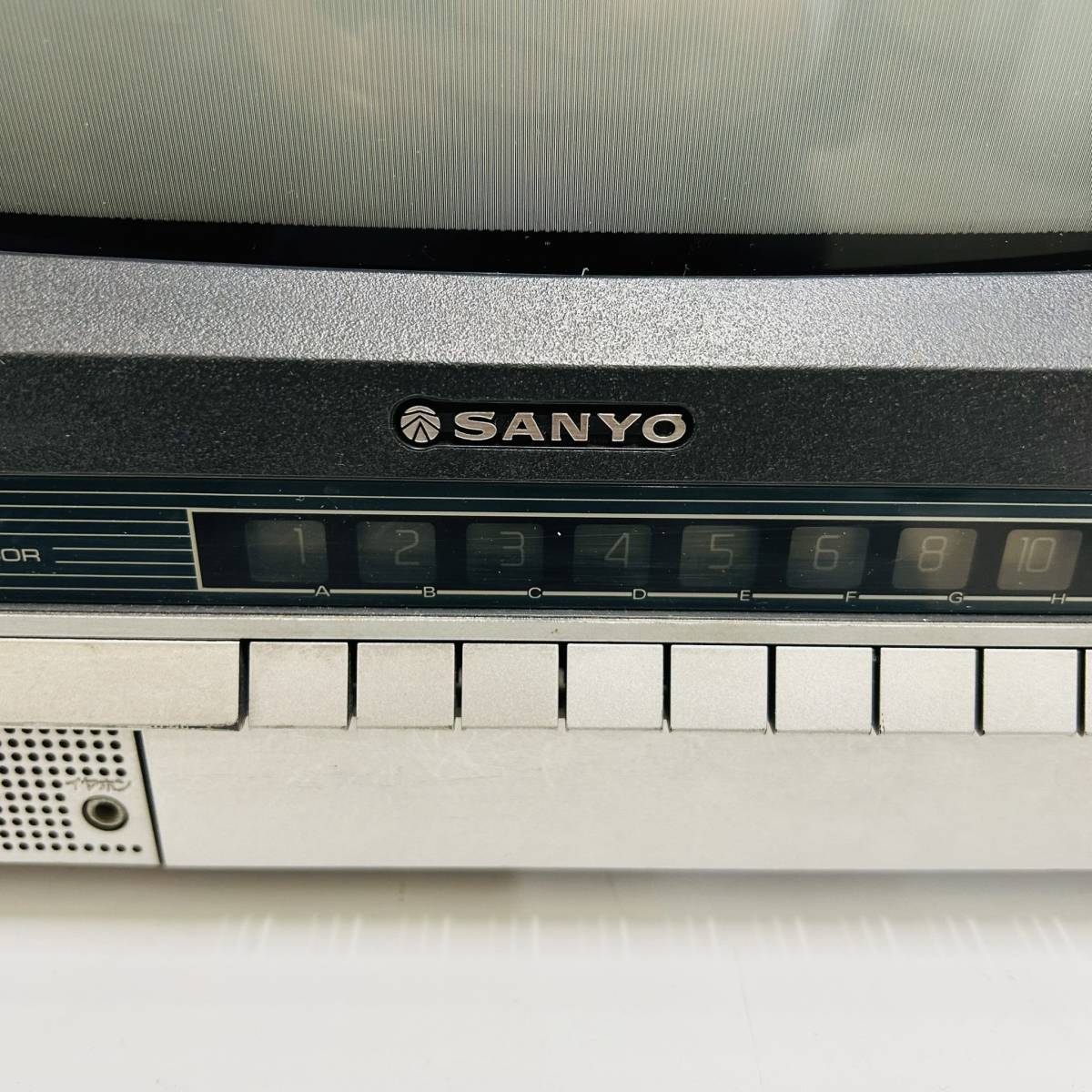 【SPM-2004】1円～！SANYO カラーテレビジョン C-4E11 レトロ TV 状態写真参照 通電確認済 86年製 サンヨー 家電 レア _画像3