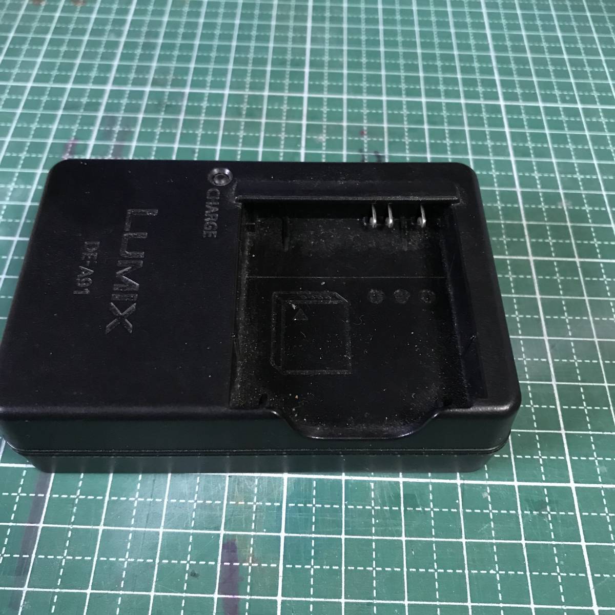 パナソニック　DE-A91A　バッテリーチャージャー　LUMIX ルミックス　充電器　デジカメ　Panasonic 中古品ですが_画像3