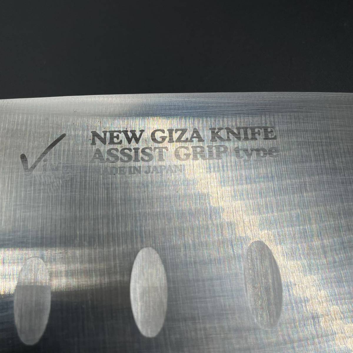 Viva ビバライズ NEW GIZA KNIFE ギザ刃 包丁 庖丁 三徳 刃物 アシストグリップ ナイフ 調理器具 日本製 赤紅色 刃渡り 約16cm 全長 約27cm_画像2