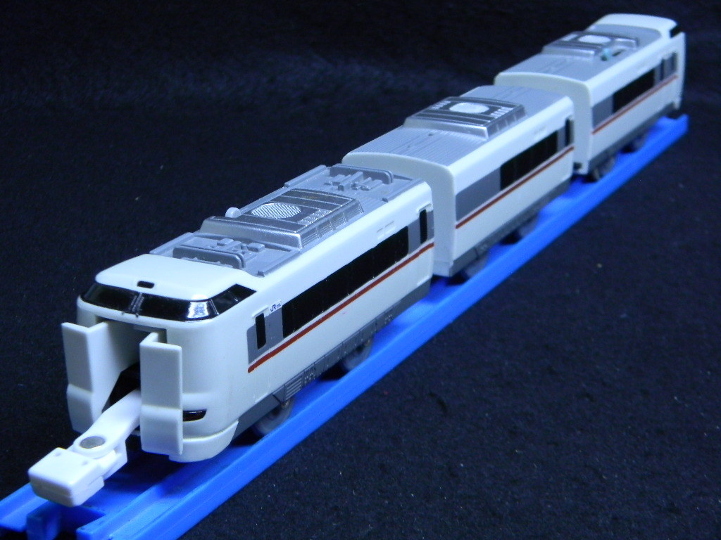 X'mas だよ！第３弾！《Ｍ３４　連結仕様　ＪＲ西日本　２８７系特急電車　こうのとり　３両》　送料安い！　プラレール　ＵＳＥＤ_画像3