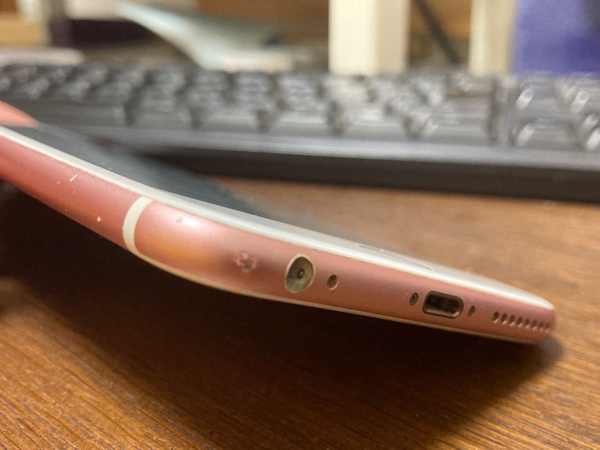 iPhone6s Plus 16G. ローズゴールド　AU(simロック解除済)＋首掛けストラップ付きケース（カードホルダー付き）