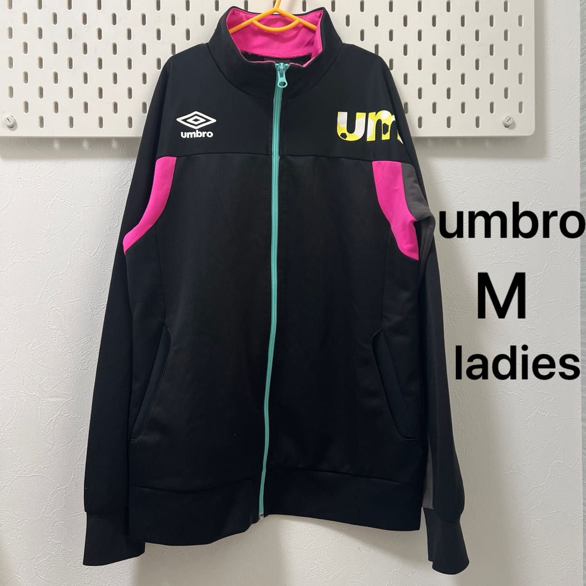 美品☆umbro アンブロ　M レディース　ジュニア　上着　運動着　ジャージ　 黒 サッカー スポーツ