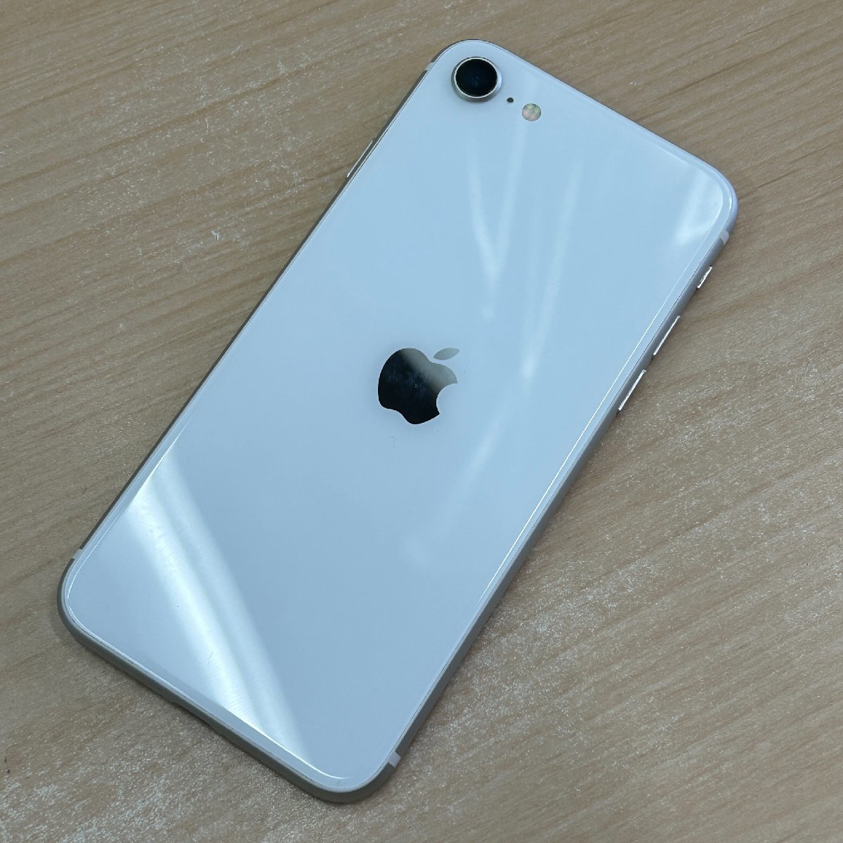 【送料無料/中古美品】SoftBank iPhoneSE 第2世代 128GB ホワイト MXD12J/A 赤ロム保証 △判定 SIMロックあり iPhone SE2【四丁目店】_画像2