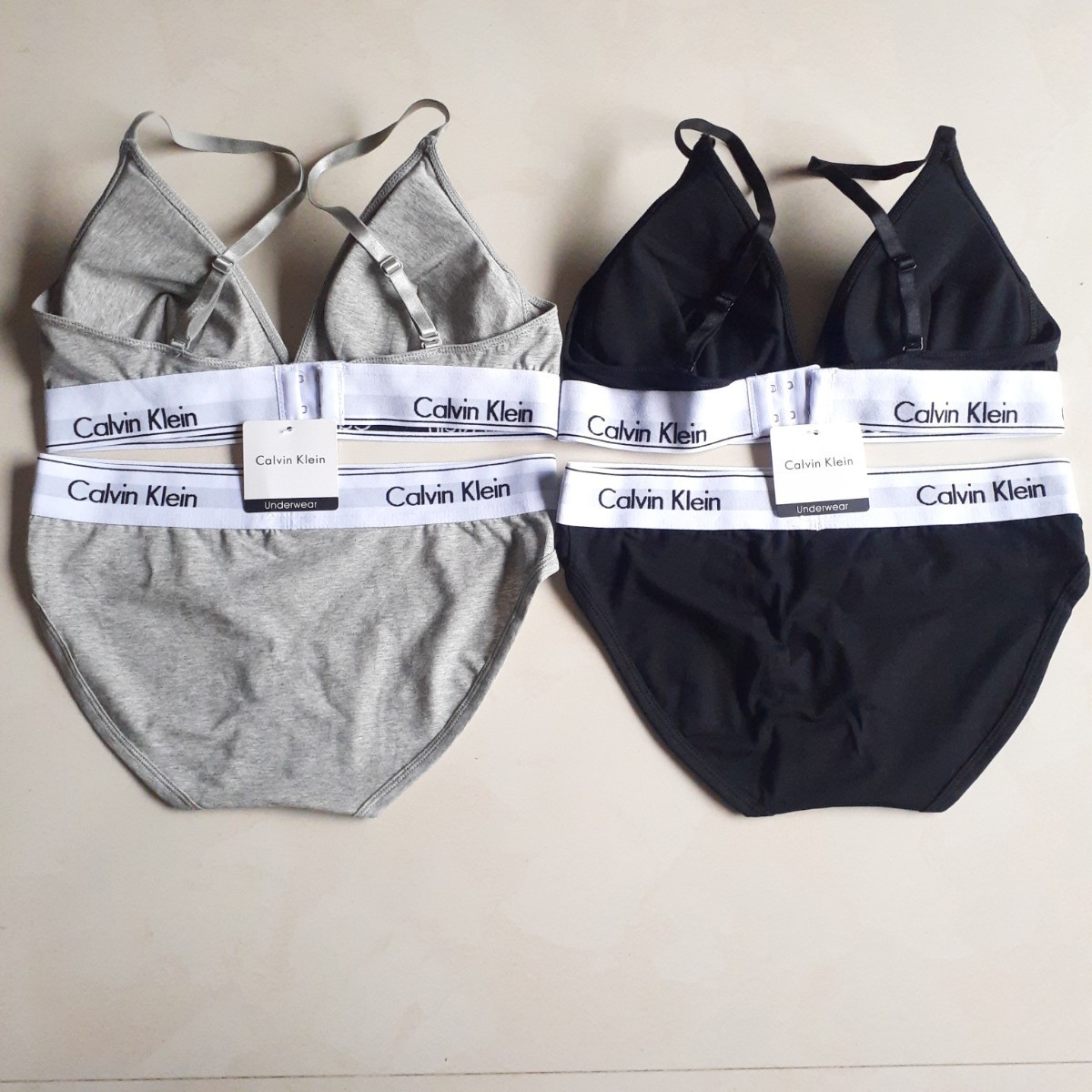 Sサイズ　カルバンクライン　ブラ&ショーツセット　上下セット　グレーとブラックセット　下着 Calvin klein CK 新品 未使用_画像2