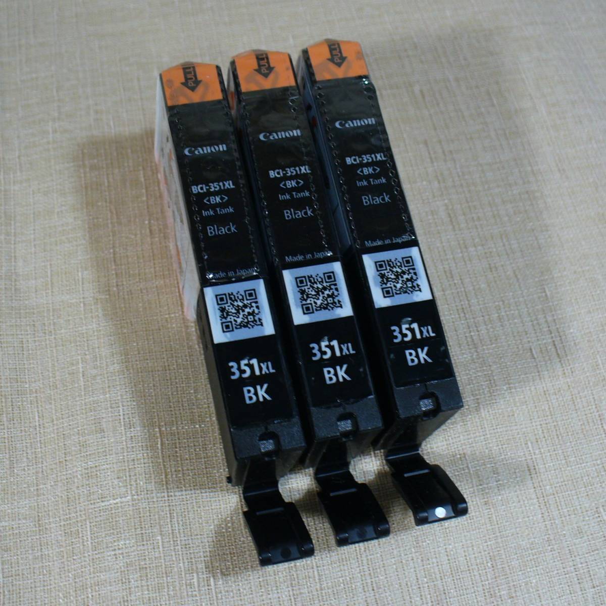 キャノン 純正インクカートリッジ　BCI-351XLBK ブラック x3　大容量タイプ　3個セット　未使用！_画像1
