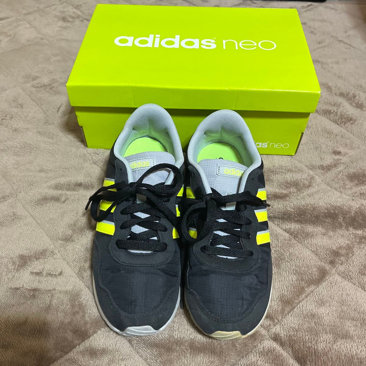 adidas スニーカー