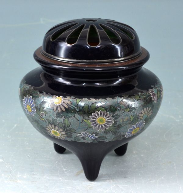 ブランド品専門の 唐草 三足 香道具 香炉」 七宝 菊 銀覆輪 底にマーク有 透火屋 その他