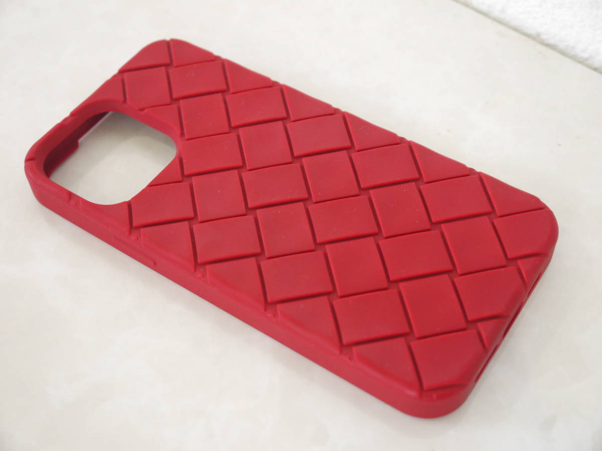 未使用 Bottega Veneta ボッテガヴェネタ イントレチャート ラバーシリコン iPhone13ProMax ケース アップルキャンディー 赤 レッド の画像3