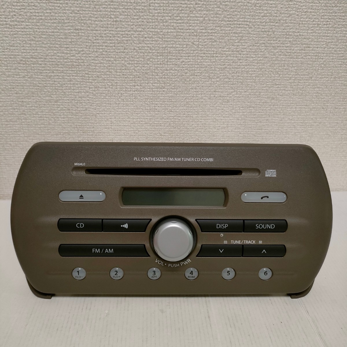 カーオーディオ デッキ CD スズキ アルト ラジオ プレーヤー　ジャンク_画像1