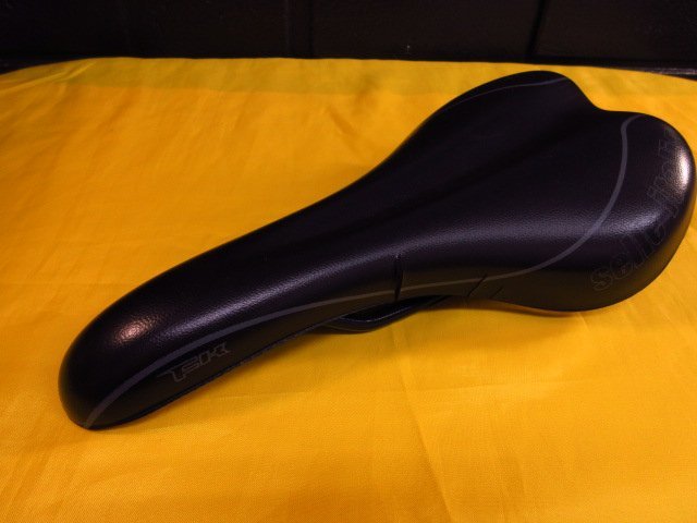 t1607　selle italia　セライタリア　サドル　イタリア製　FK　サイクリング　自転車　ブラック_画像1