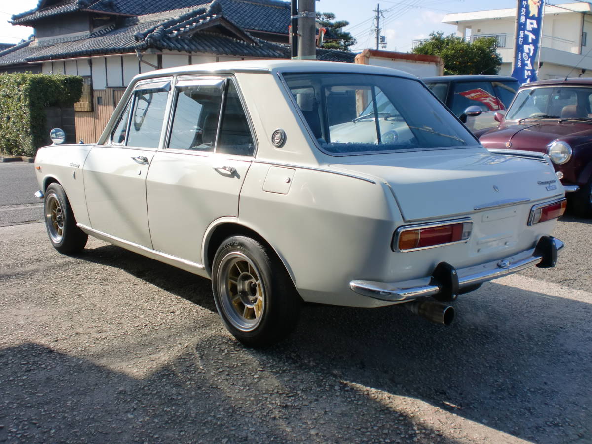 * Showa era 44 year Datsun Sunny Deluxe 4D A10 3 speed *