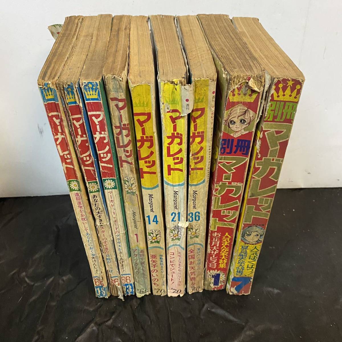 Yahoo!オークション - 古い雑誌 マーガレット 9冊セット 1966年 Yahoo!オークション - 古い雑誌 マーガレット 9冊セット 1966年