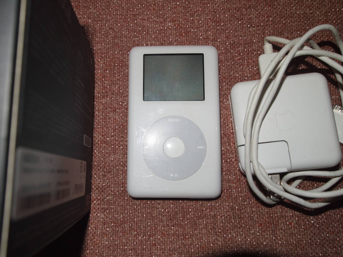 Apple iPod classic 20GB MA079/A 通電確認　外箱・内箱付き　充電ケーブル付き_画像2