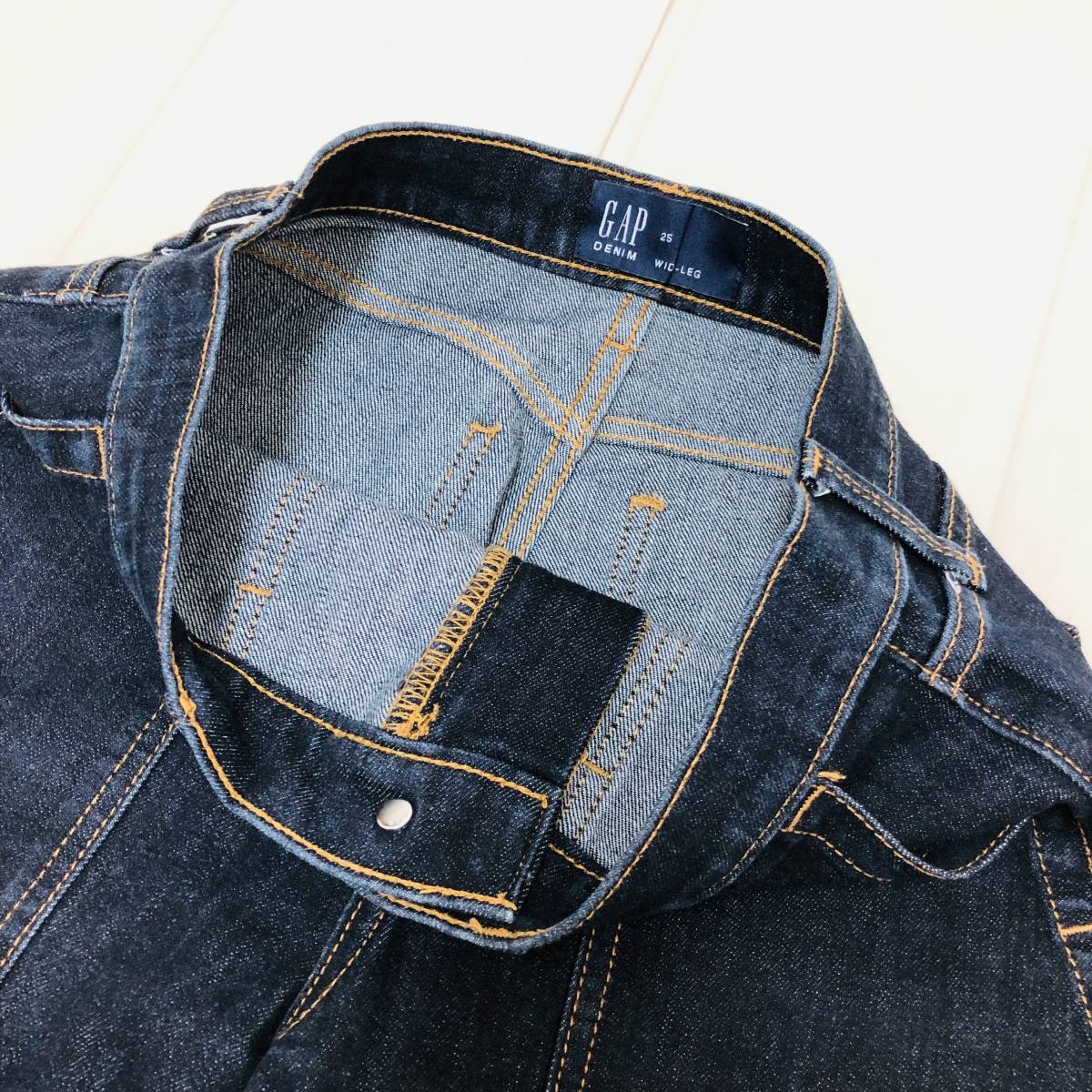 k2284 美品 GAP DENIM ギャップ デニムパンツ コットン混 ワイド ポケット サイズ25 レディース 万能 古着 USED カジュアルデニムコーデ _画像3